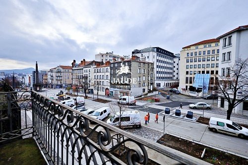 APPARTEMENT  OU BUREAU A VENDRE  BALLAINVILLIERS